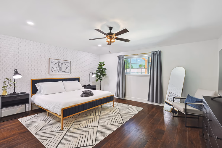 https://upcdn.io/W23MTH6/image/uploads/2025/09/25/4jUxNRANF7-1012%20Cloverdale%20Ln%20Reshoot%20Final-38.jpg?f=avif&w=900&h=500&fit=cover&quality=60