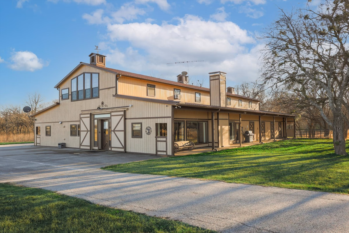 Spacious Ranch Style Home w/ Cinema Room