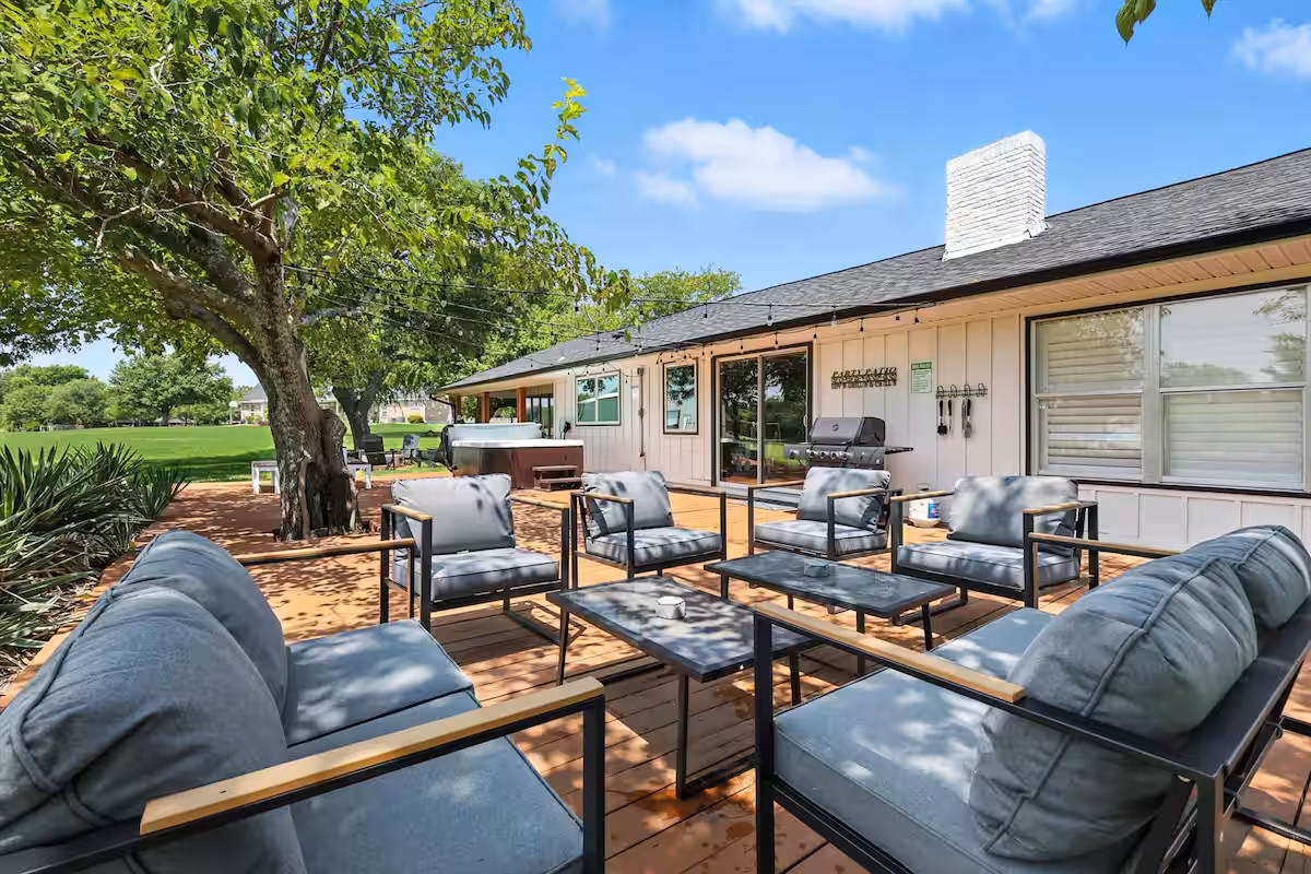 Lone Star Getaway - 5BD/3BA w Game Room & Backyard