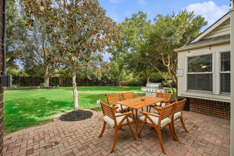https://upcdn.io/W23MTH6/image/uploads/2025/09/29/4jUR1XjD5S-2200%20Glenbrook%20St%20BACKYARD%20RESHOOT%20Final%201-2.jpg?f=avif&w=900&h=500&fit=cover&quality=60