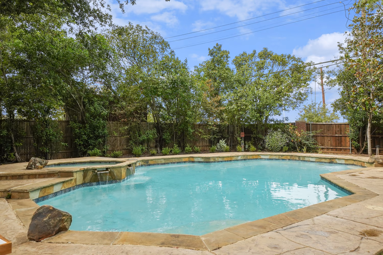https://upcdn.io/W23MTH6/image/uploads/2025/09/29/4jUR1XhUBx-2200%20Glenbrook%20St%20BACKYARD%20RESHOOT%20Final%201-9.jpg?f=avif&w=900&h=500&fit=cover&quality=60