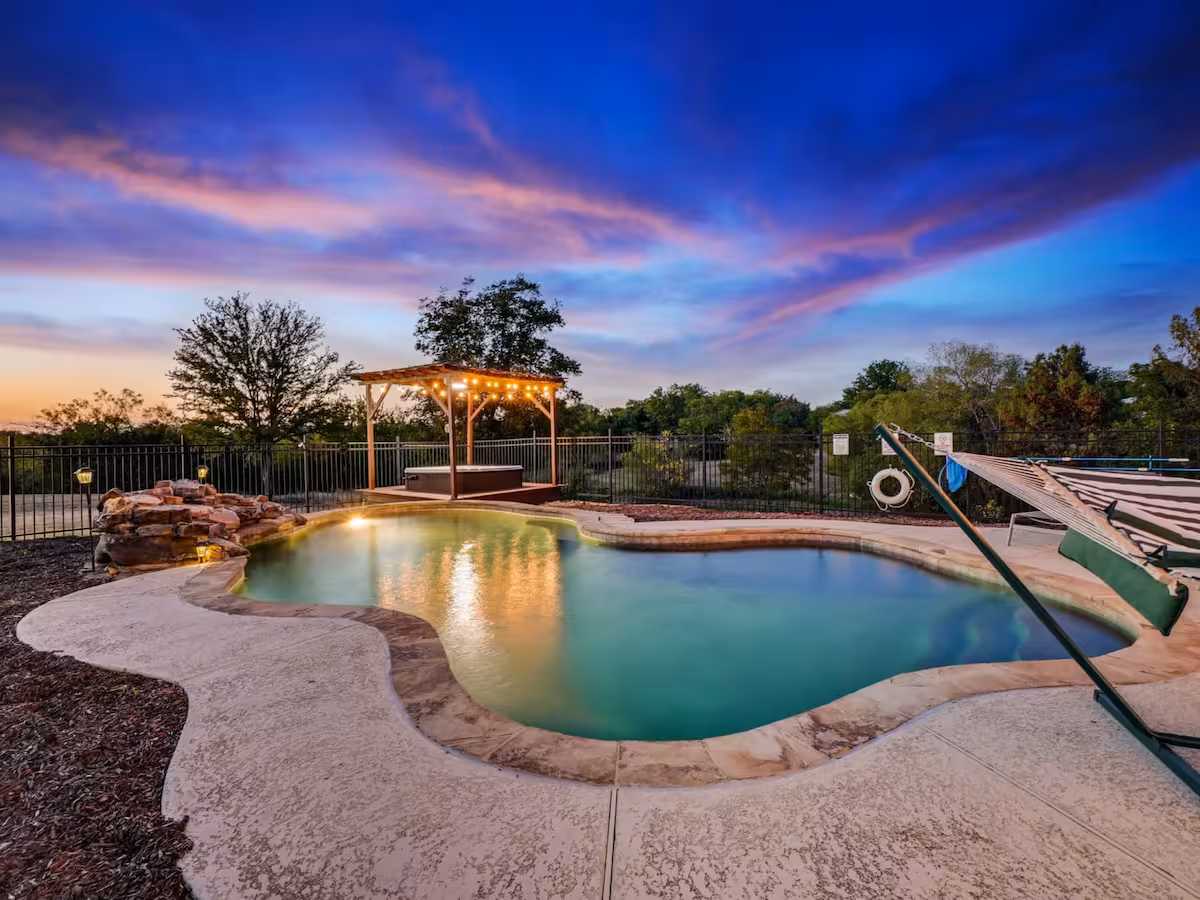 Modern Home - 1 Acre Lot w/ Pool, Patios, Jacuzzi