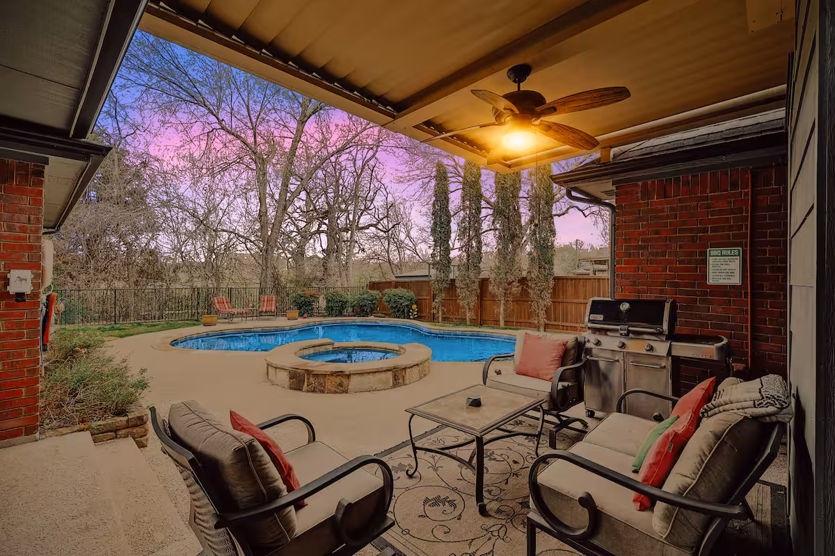 DFW Getaway - 4 Bedrooms, Pool Oasis, Media Room