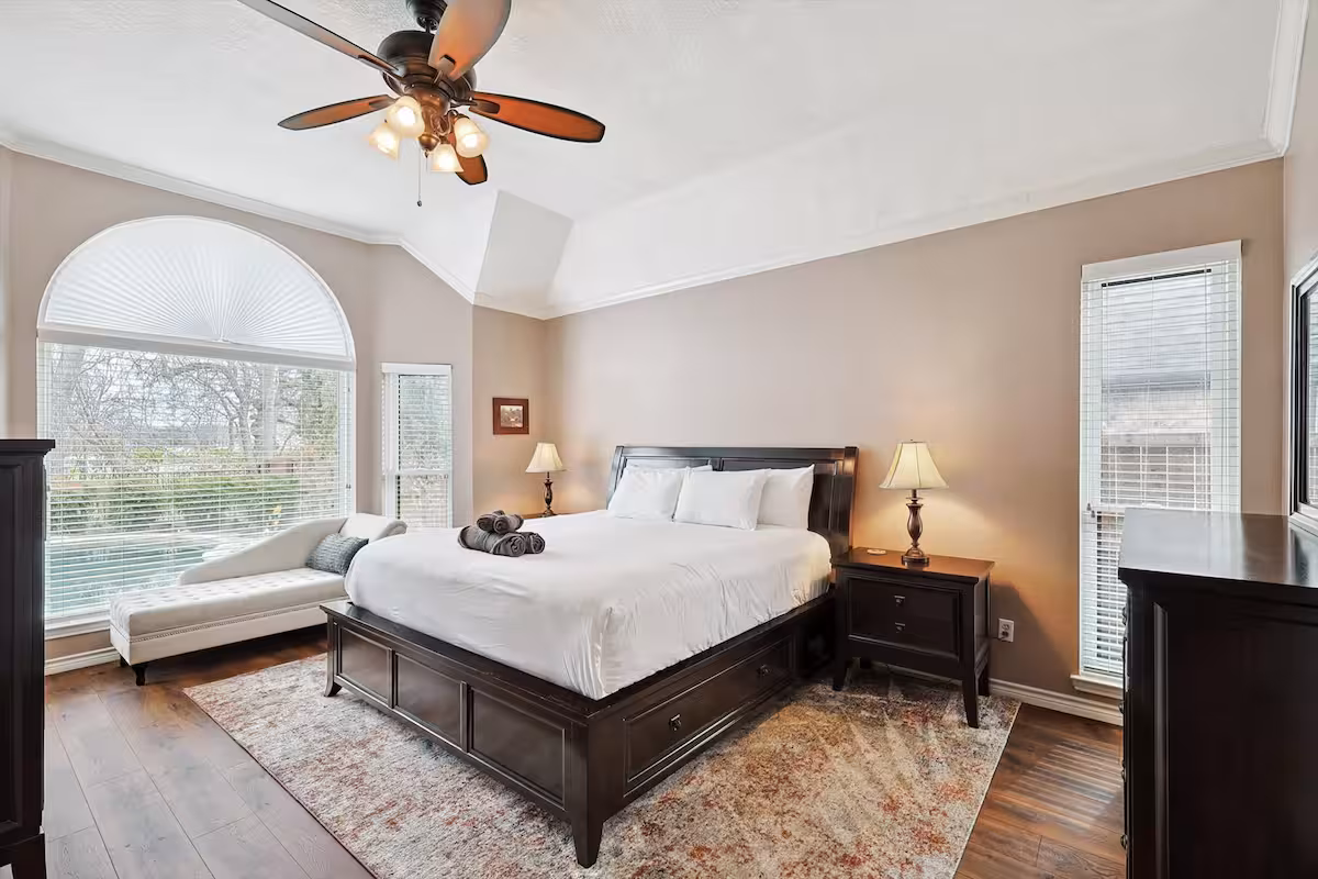DFW Getaway - 4 Bedrooms, Pool Oasis, Media Room
