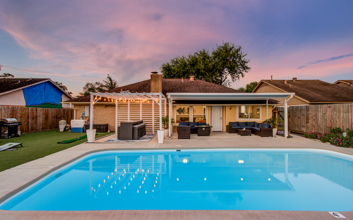Your Houston Vacation Getaway, 4-BD, Pool, Patio