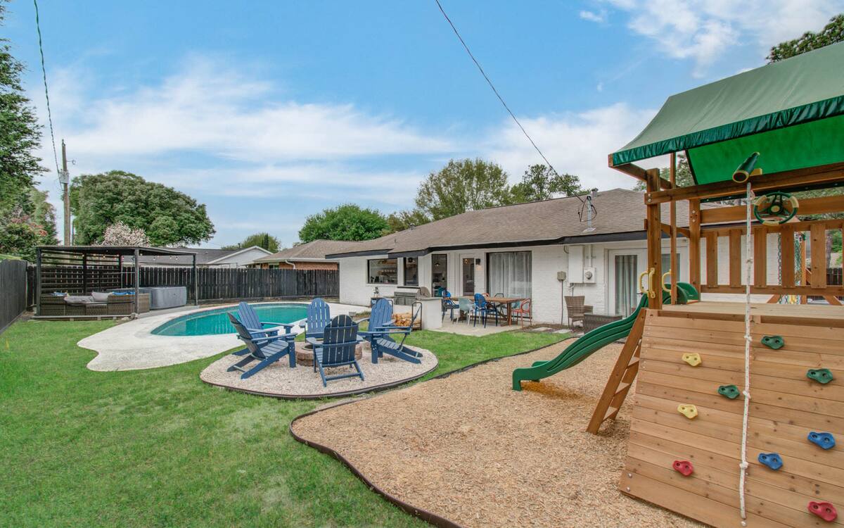 Spring Branch Paradise, 4-BD Backyard Pool Oasis