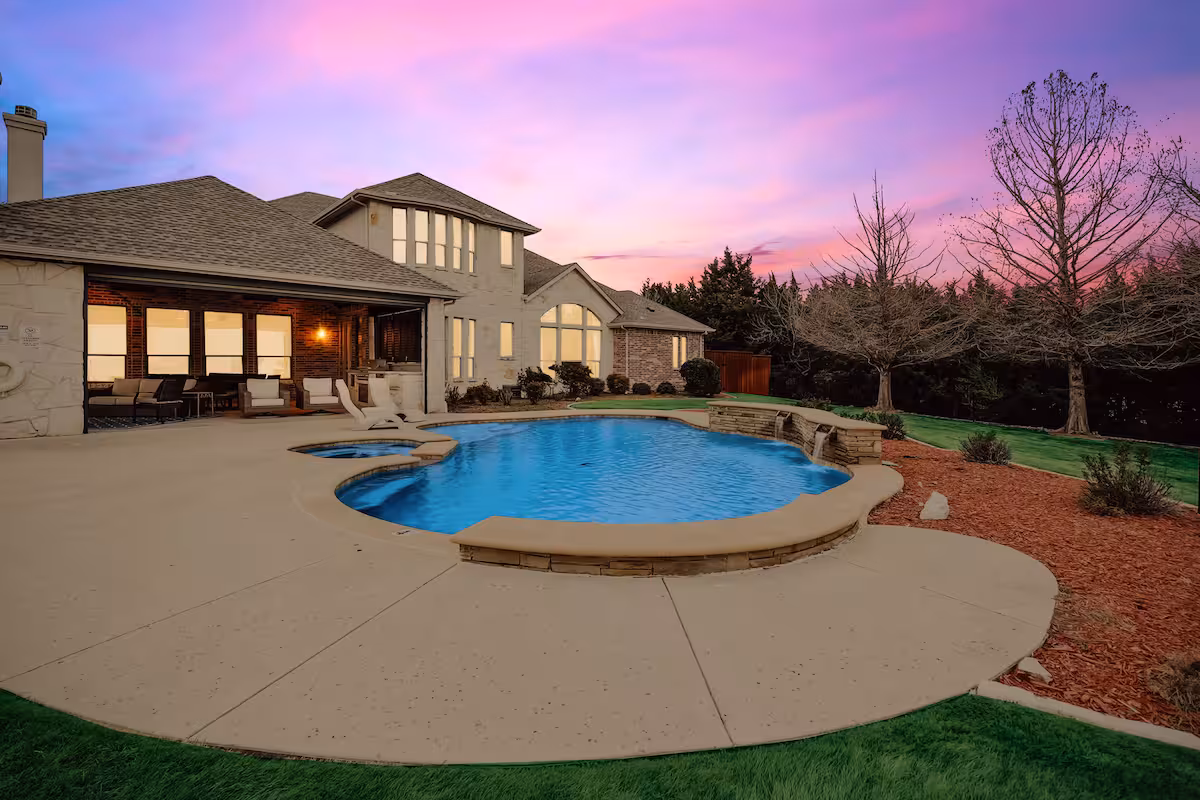 Lakefront Mansion with Pool and Cinema
