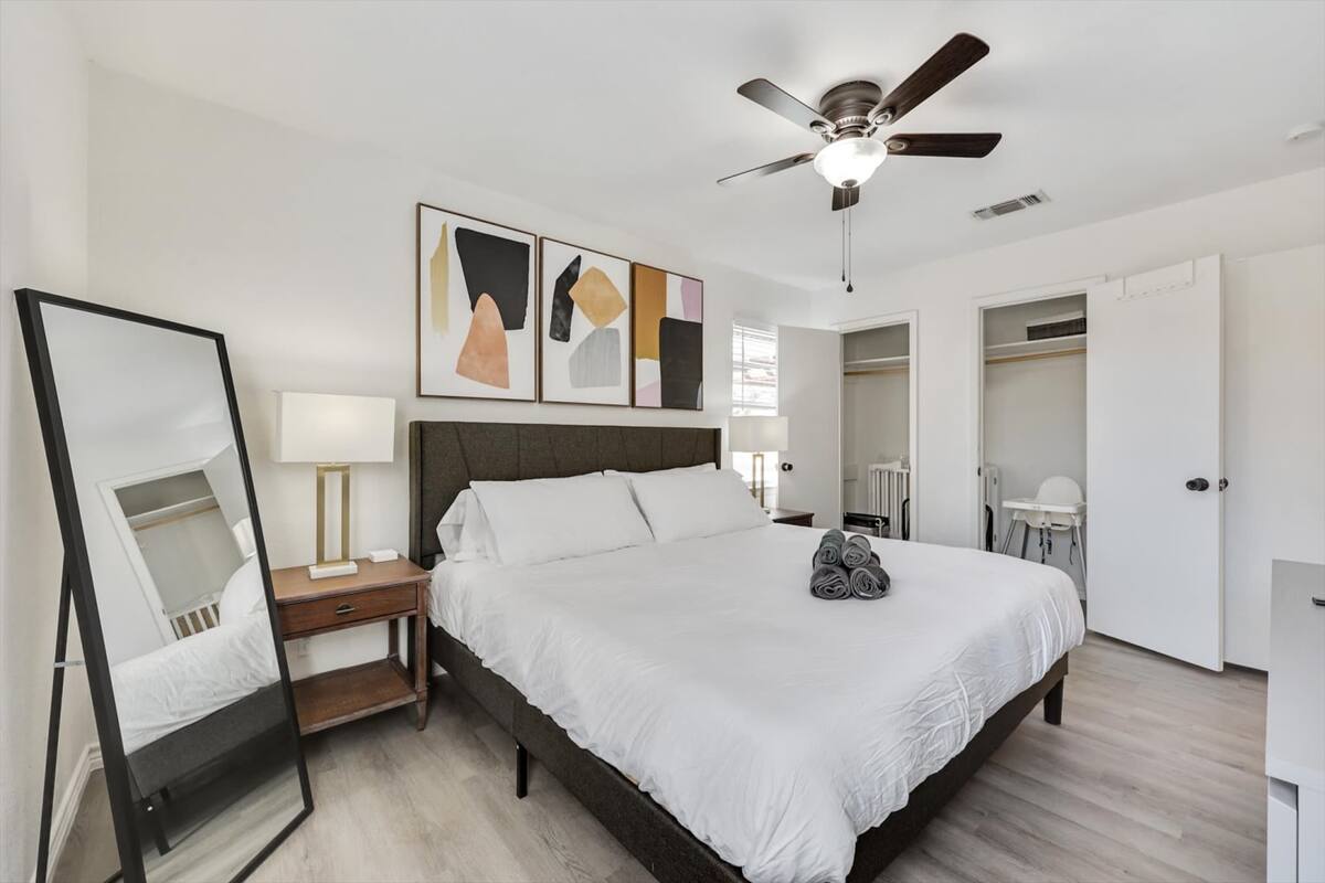 Luxury 4Bed/2Bath Hidden Gem w/ Backyard Oasis