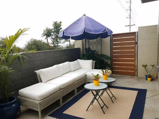 https://upcdn.io/W23MTH6/image/uploads/2025/10/02/4jU2MktjEy-Shoreline%2009%20-%20Patio.png?f=avif&w=900&h=500&fit=cover&quality=60