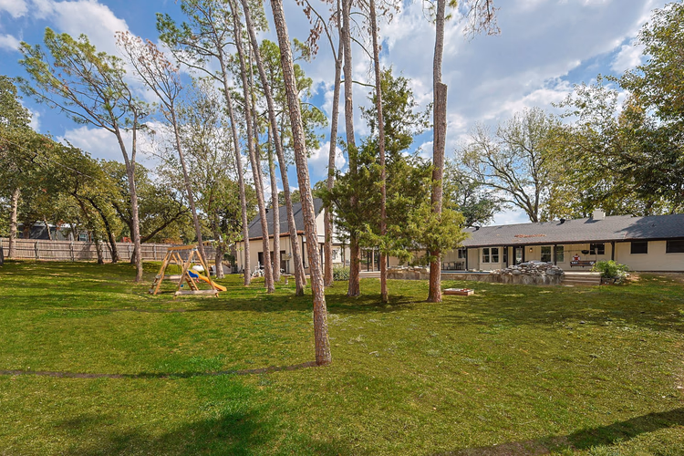 https://upcdn.io/W23MTH6/image/uploads/2025/10/03/4jTvBAYSDx-1201%20Melissa%20Dr%20Backyard%20Final-7.jpg?f=avif&w=900&h=500&fit=cover&quality=60