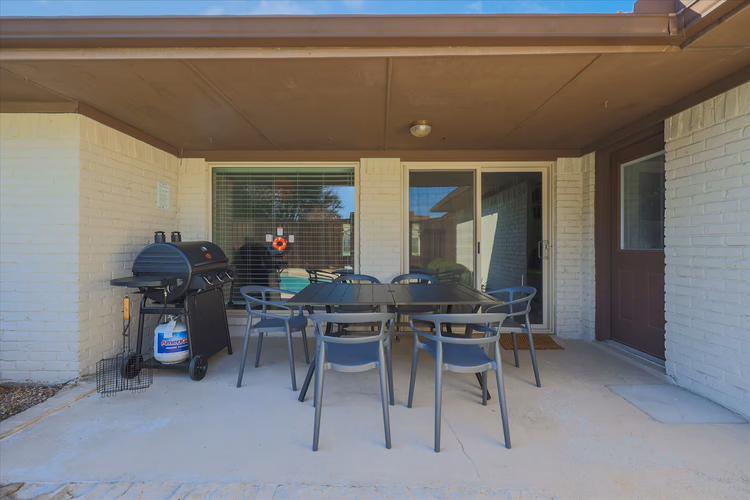 https://upcdn.io/W23MTH6/image/uploads/2025/10/03/4jTsk2kwG7-2116%20Newcastle%20Cir%20EXTERIORS%20Final-19.jpg?f=avif&w=900&h=500&fit=cover&quality=60