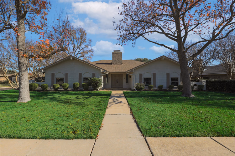 https://upcdn.io/W23MTH6/image/uploads/2025/10/03/4jTsk2mz5E-2116%20Newcastle%20Cir%20EXTERIORS%20Final-6.jpg?f=avif&w=900&h=500&fit=cover&quality=60