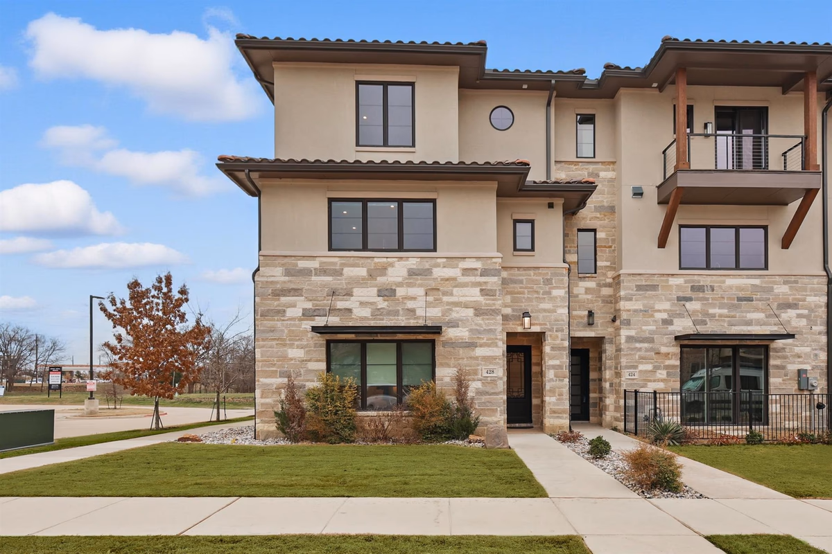 Luxury Living at its Finest – 3BD/3.5BA (Sleeps 6)