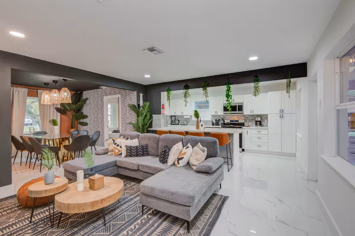 Spring Branch Getaway Feat 5BD, Pool, Hot tub