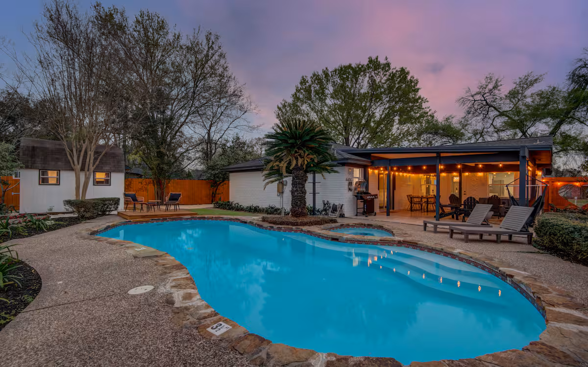 Spring Branch Getaway Feat 5BD, Pool, Hot tub