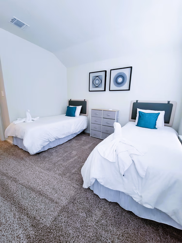 https://upcdn.io/W23MTH6/image/uploads/2025/10/07/4jTM468W9i-Bedroom3a.jpg?f=avif&w=900&h=500&fit=cover&quality=60