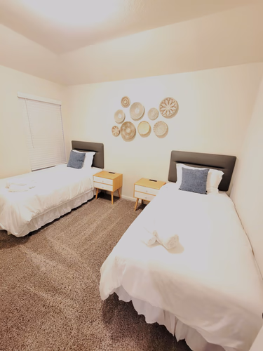 https://upcdn.io/W23MTH6/image/uploads/2025/10/07/4jTM8hGC5X-Bedroom2k.jpg?f=avif&w=900&h=500&fit=cover&quality=60