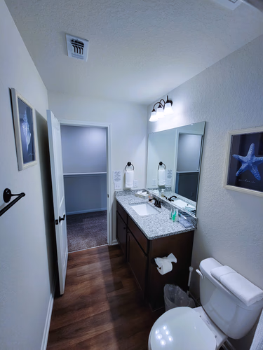 https://upcdn.io/W23MTH6/image/uploads/2025/10/07/4jTM41FQ8m-Bathroom1f.jpg?f=avif&w=900&h=500&fit=cover&quality=60