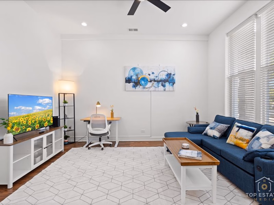 Brand New 2 bed/2 bath Near Downtown Chicago