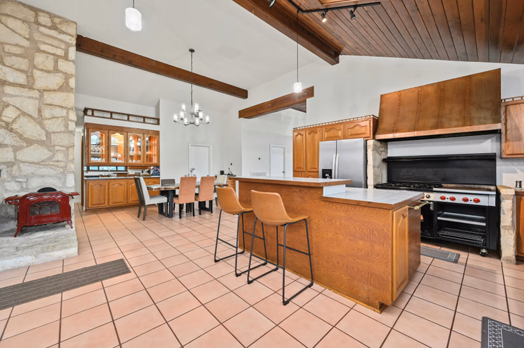 https://upcdn.io/W23MTH6/image/uploads/2025/10/07/4jTS5EifEn-020-458602-10744%20Deer%20Canyon%20Road%2020_13123229.jpg?f=avif&w=900&h=500&fit=cover&quality=60