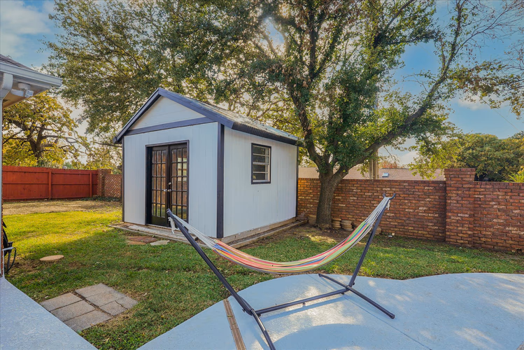 https://upcdn.io/W23MTH6/image/uploads/2025/10/07/4jTNmNoXFa-7701%20Ridgeway%20Ct%20Backyard%20Reshoot%20Final-24.jpg?f=avif&w=900&h=500&fit=cover&quality=60