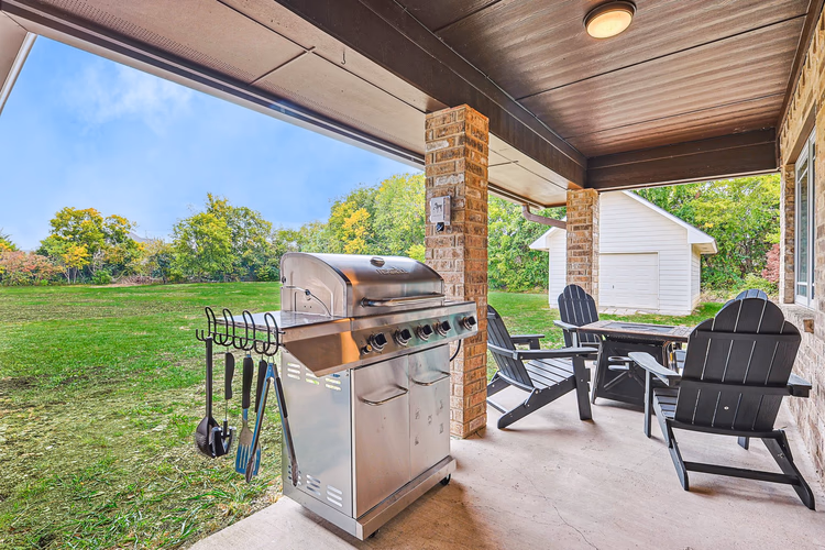 https://upcdn.io/W23MTH6/image/uploads/2025/10/06/4jTW2V3EAC-15305%20Plum%20Ln%20backyard%20reshoot%20Final-1.jpg?f=avif&w=900&h=500&fit=cover&quality=60