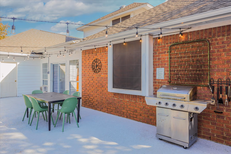 https://upcdn.io/W23MTH6/image/uploads/2025/10/07/4jTNmNr45y-7701%20Ridgeway%20Ct%20Backyard%20Reshoot%20Final-4.jpg?f=avif&w=900&h=500&fit=cover&quality=60