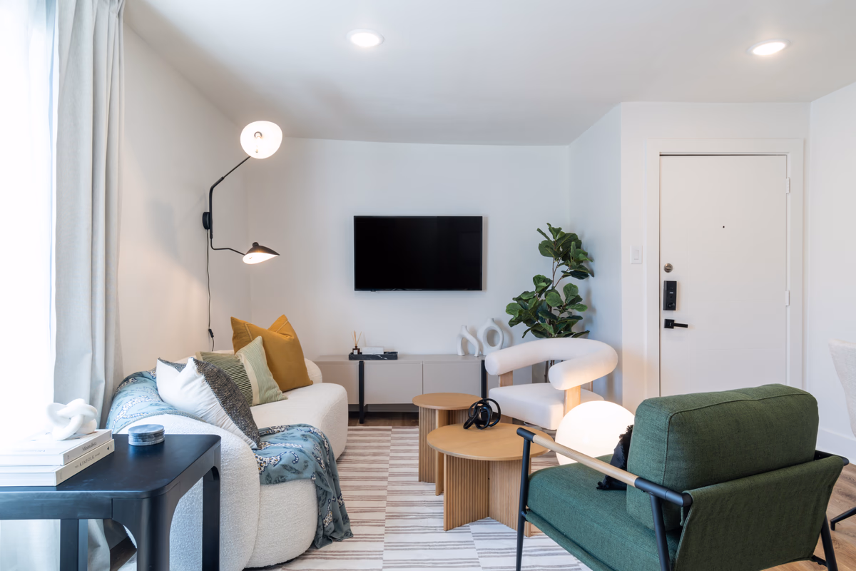 Modern, Convenient & Cozy - Your “Peak” Getaway!