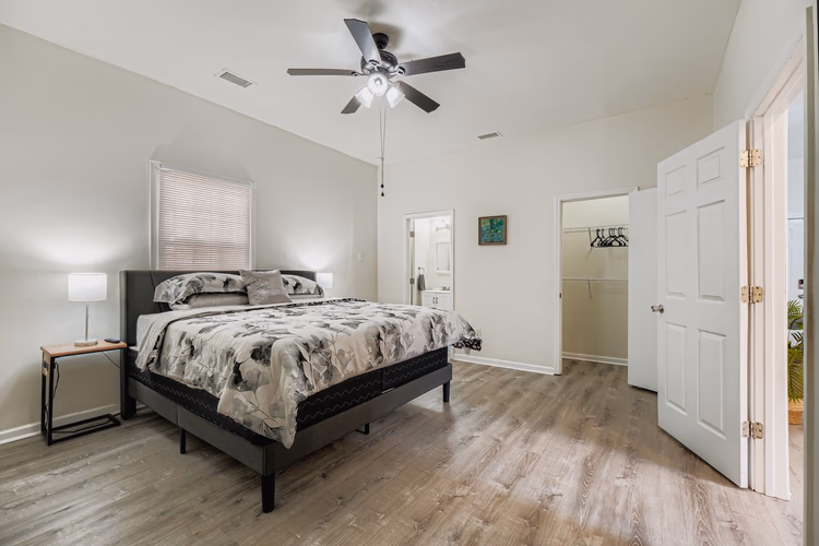 https://upcdn.io/W23MTH6/image/uploads/2025/10/07/4jTSLCFVuQ-14%20-%20Primary%20Bedroom.jpg?f=avif&w=900&h=500&fit=cover&quality=60