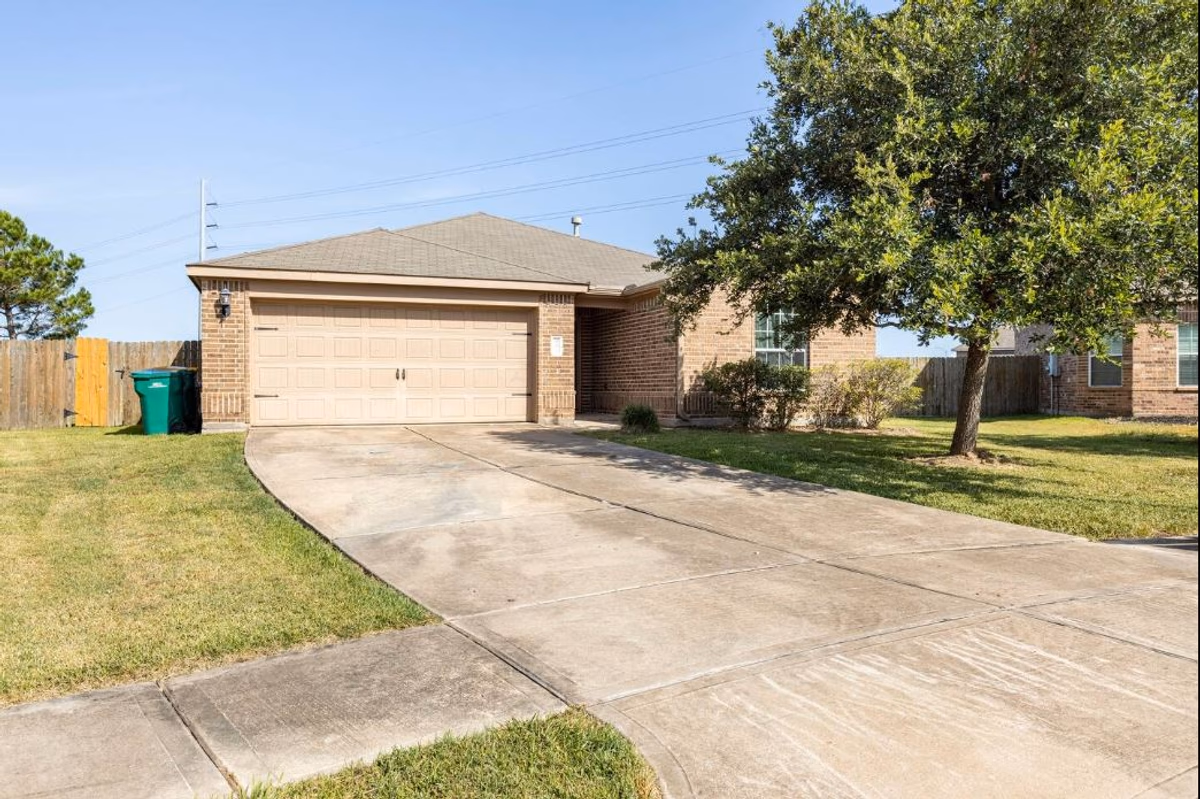 Bright & Cozy Family Home Near Galveston Island