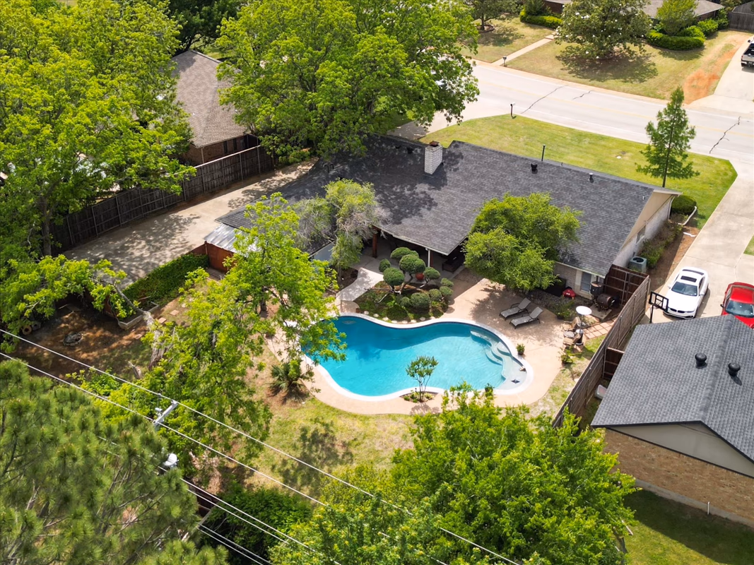 Highland Village - 4BR w Backyard Pool Oasis