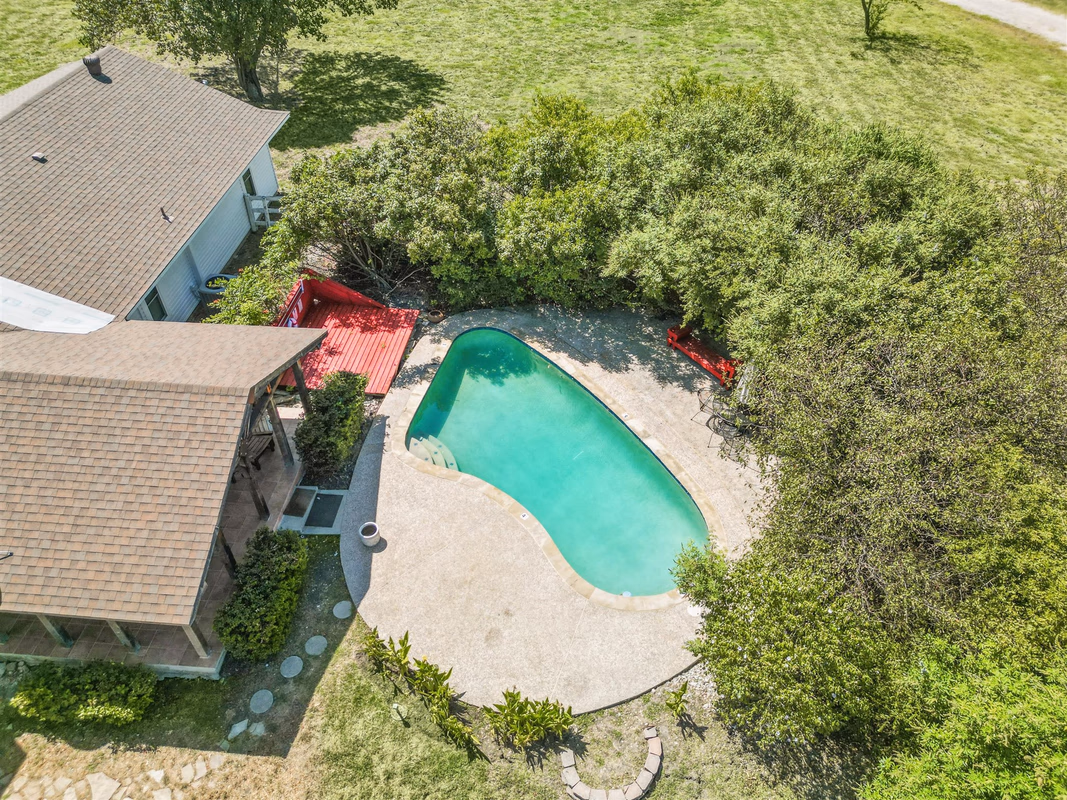 3BD Farmhouse Country Living - Pool, Patio, Firepit