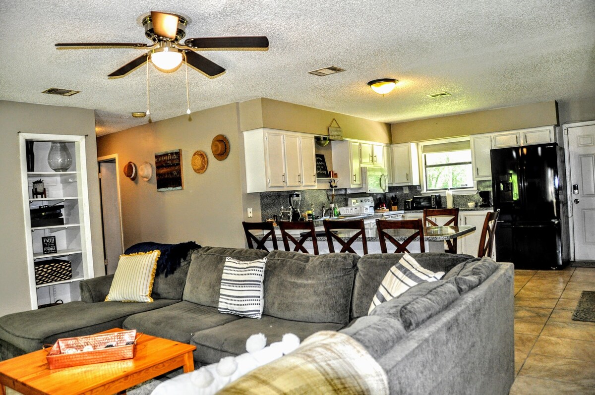 Lake Livingston Family Fun Getaway Serene Sunsets!