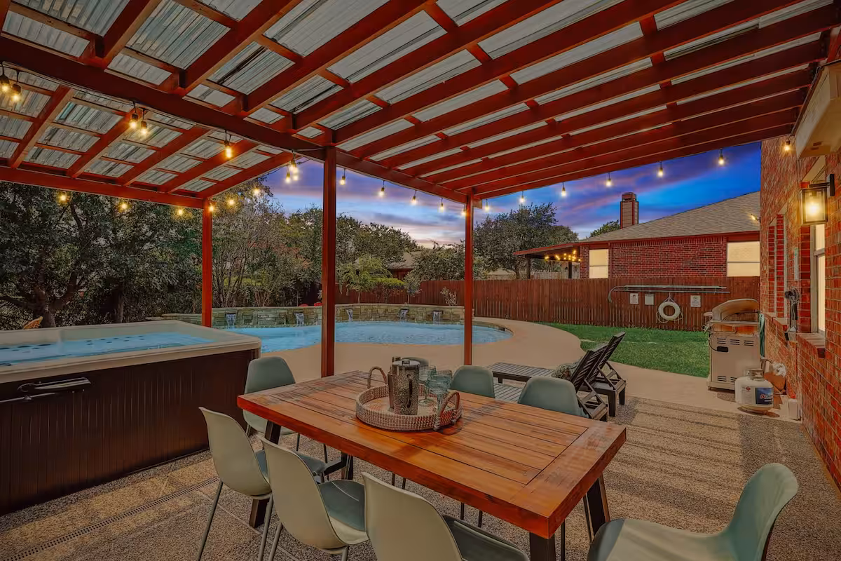 Colonial Style Retreat ft Pool, Cinema, jacuzzi