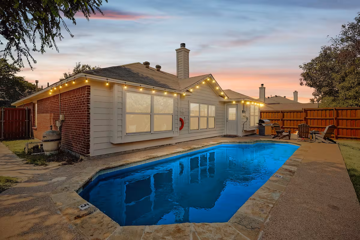 4BD,2BA Saginaw Sanctuary - Pool, Firepit, Laundry
