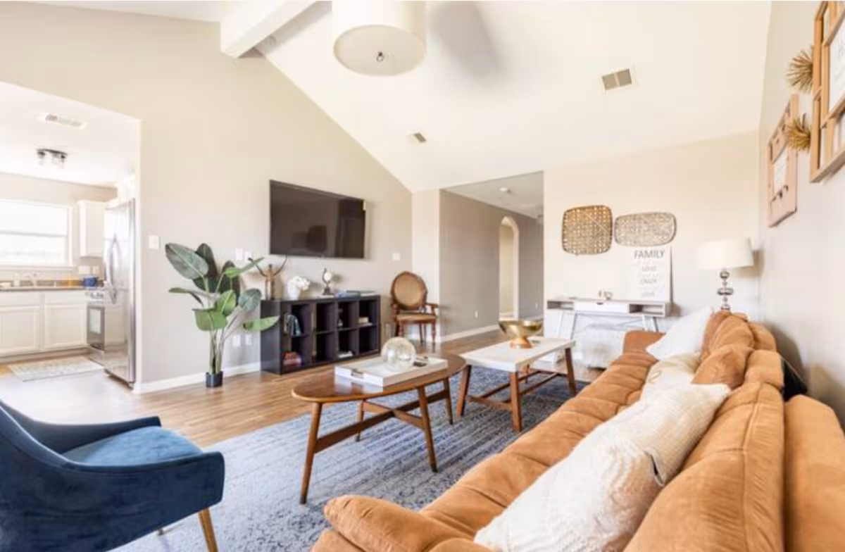 Bright & Cozy Family Home Near Galveston Island