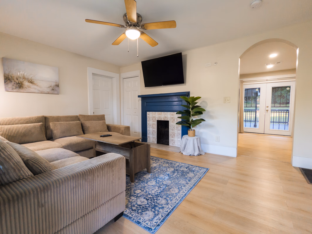 Stylish 40s Era Cottage Home : Modern Comforts