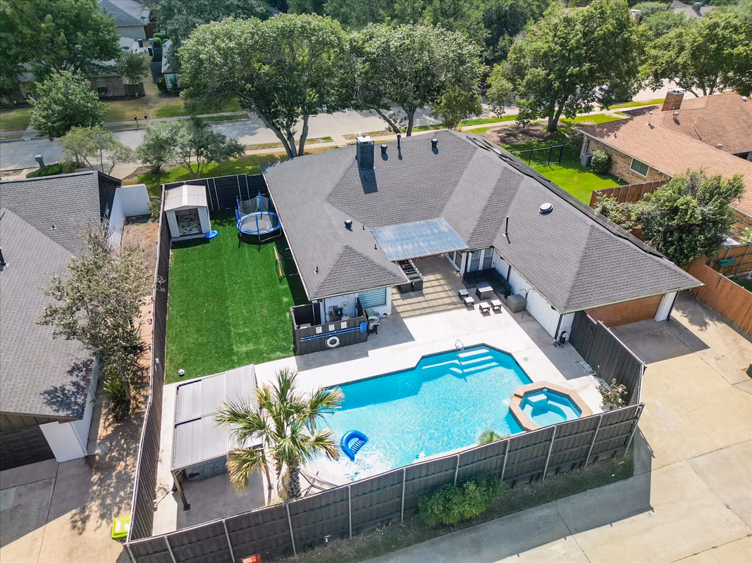 Plano Perfect Getaway - Pool, Hot Tub, BBQ Grill