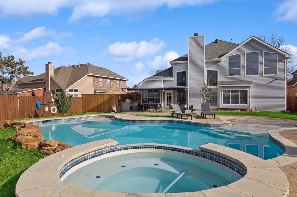 Stylish, Spacious, Convenient - 6-BD/2.5-BA + Pool