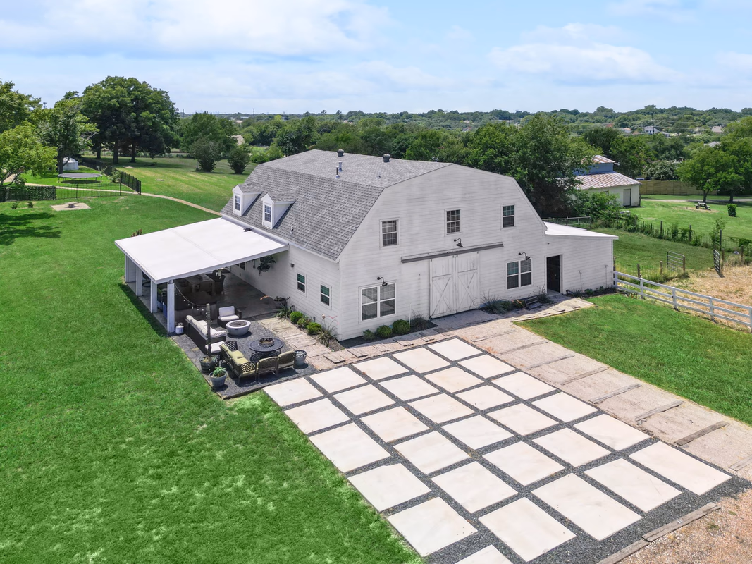 Scenic Barndominium, Hot tub & Separate Suite