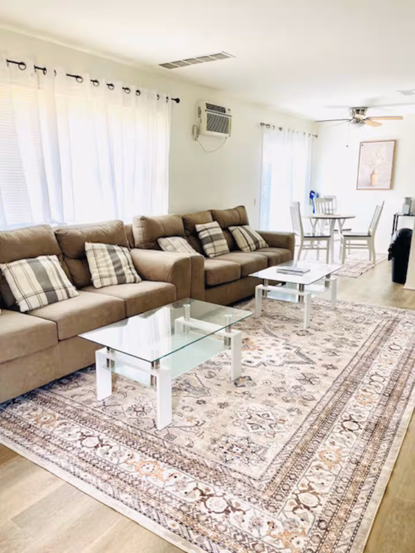 2Bedrooms+Parking+Lovely Backyard