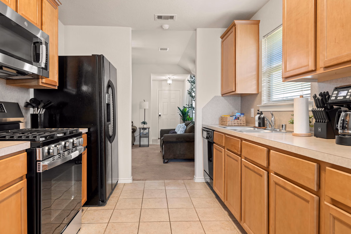 Relax, Quiet, Clean, & 15min Away From Airport