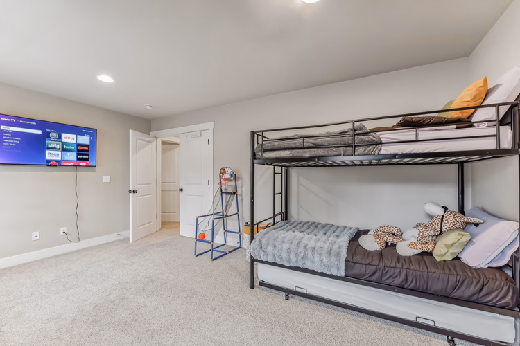 https://upcdn.io/W23MTH6/image/uploads/2025/11/02/4jPwoQzgGw-20330_SW_Cassandra_Ln_Beaverton_OR_97007_USA-Bedroom-DSC03507.jpg?f=avif&w=900&h=500&fit=cover&quality=60