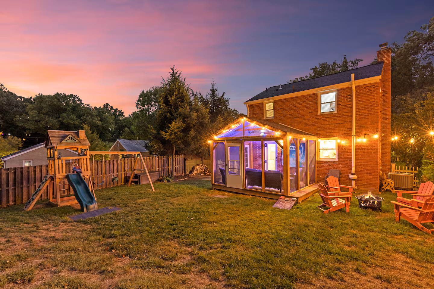 Stylish Family Retreat | Firepit | EV | 10 min Metro