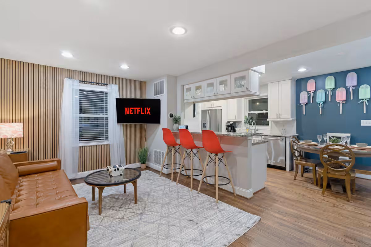 Stylish Family Retreat | Firepit | EV | 10 min Metro