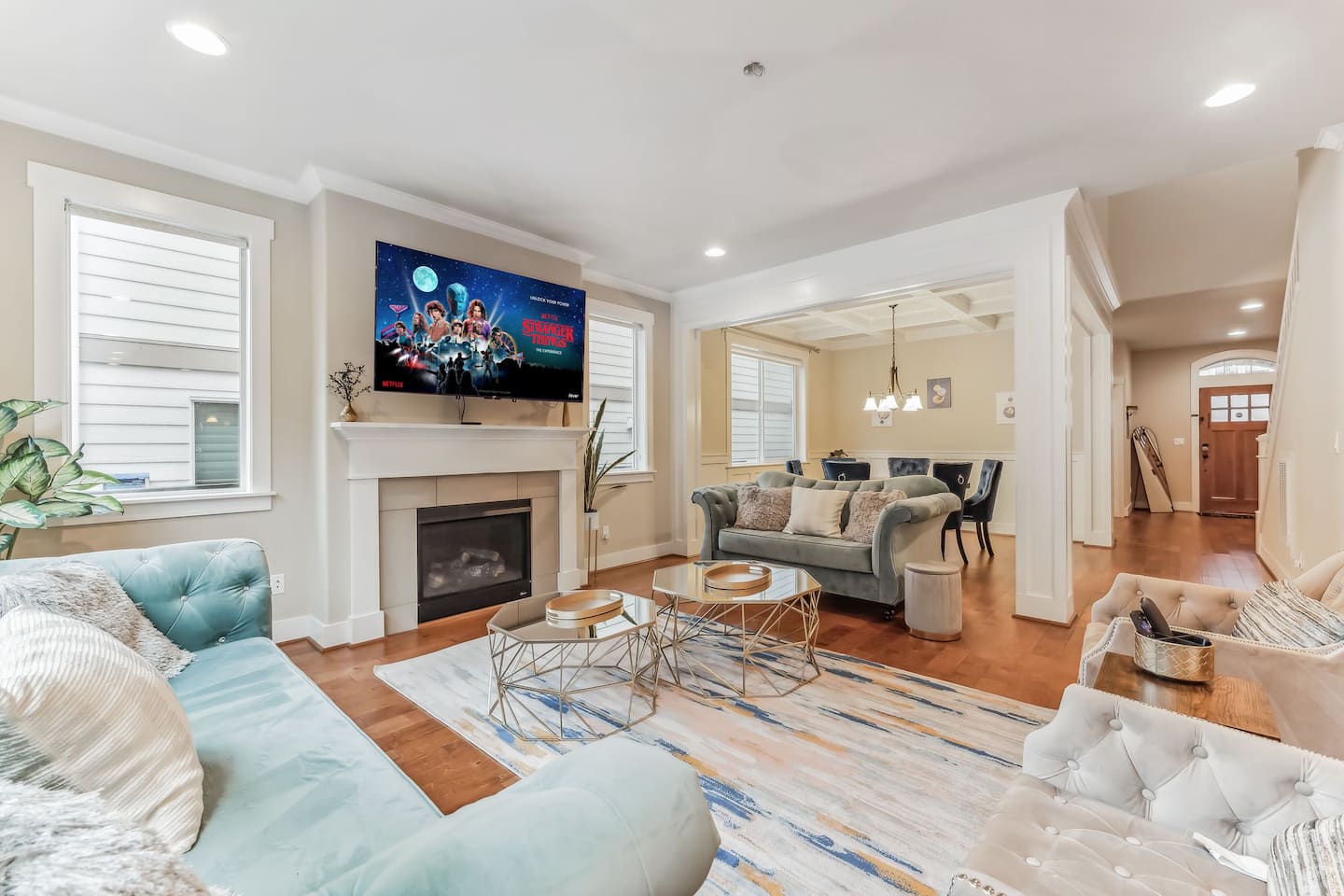 Pet friendly 5 br 2.5 bath BBQ outdoor dining