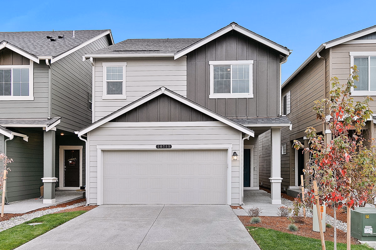 Rainier Ridge 4 bedroom + Garage