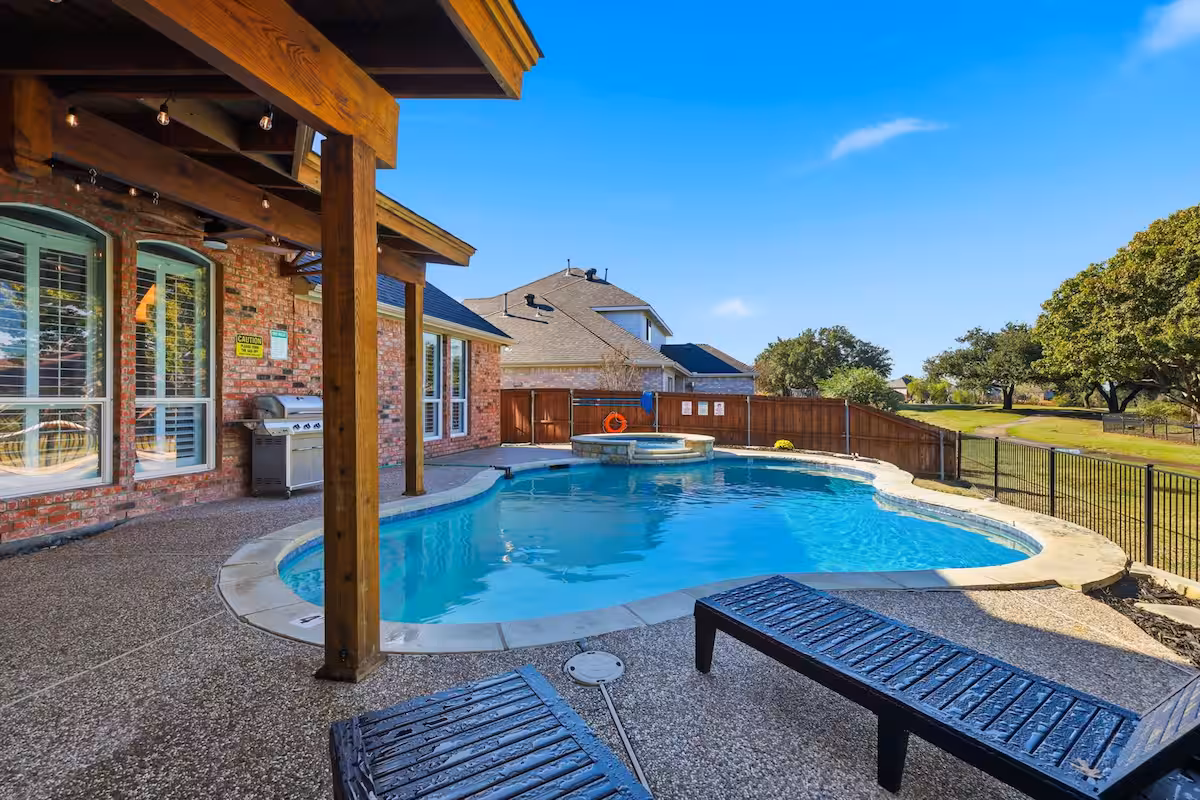 6BD Luxury Retreat w Backyard & Access Golf Course