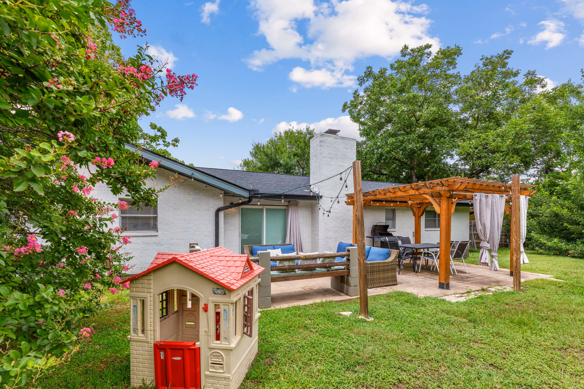 3-BD/2-BA with Large Backyard + Pet Friendly