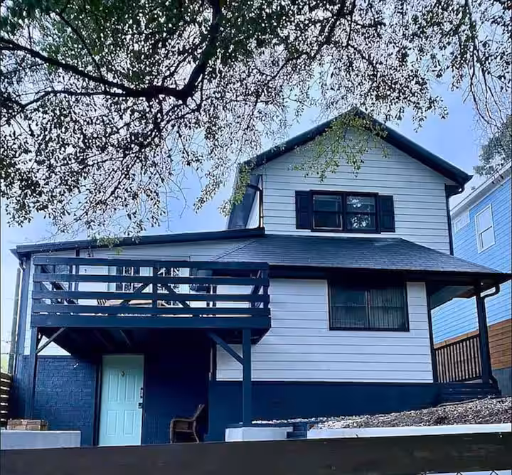 2 mins walk to Benz stadium|Arcade game |Sleeps 11